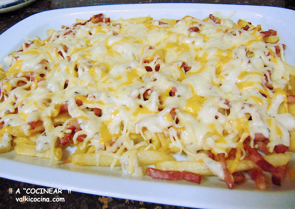PATATAS FRITAS CON QUESO Y BACON AL ESTILO FOSTER´S CON SALSA CASERA ¡¡A COCINEAR!! Recetas PATATAS FRITAS CON QUESO Y BACON AL ESTILO FOSTER´S CON SALSA CASERA ¡¡A COCINEAR!! Recetas