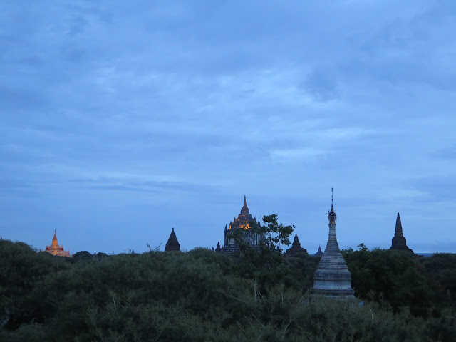 Templos de Bagán al amanecer
