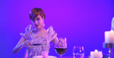 Hoang Thuy Linh nong bong, khoa moi ban trai Vinh Thuy - Anh 5
