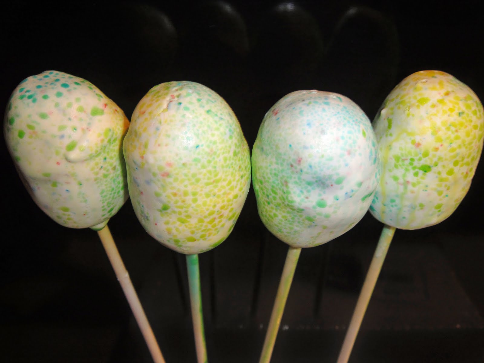 petite-pops-by-erica-dino-egg-cake-pops