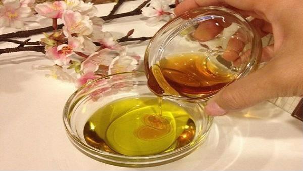 Chị em U40 trẻ lại 10 tuổi nhờ tinh dầu và đá lạnh Chị em U40 trẻ lại 10 tuổi nhờ tinh dầu và đá lạnh
