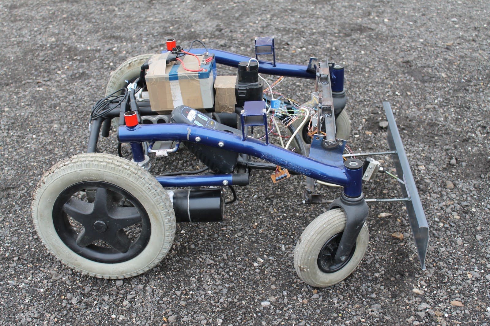 > DIY CutFlower 2.0 Tondeuse robot par Arduino. Essai