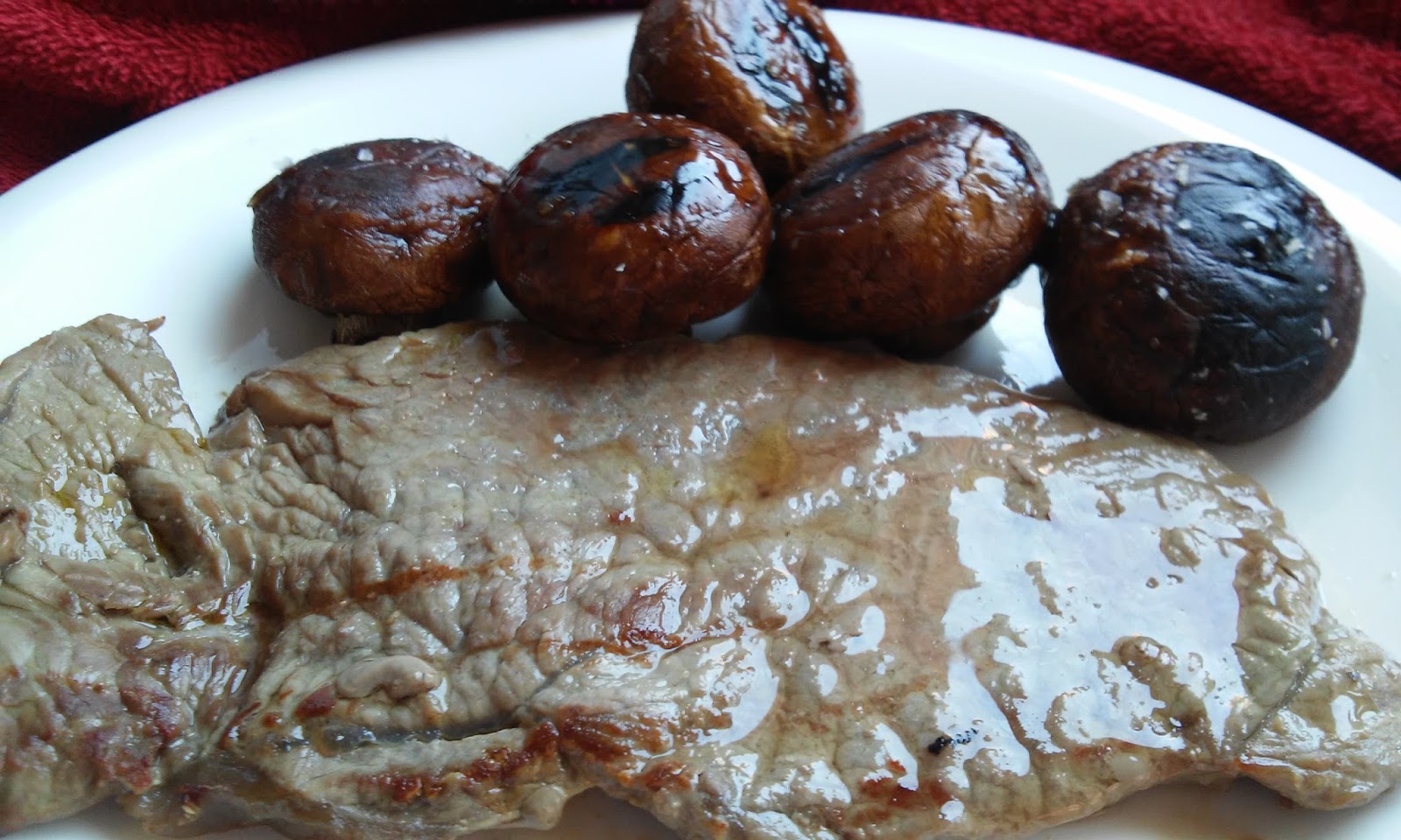 Cocinando Con Mandil TERNERA Y CHAMPIÑONES PORTOBELLO AL CARBÓN