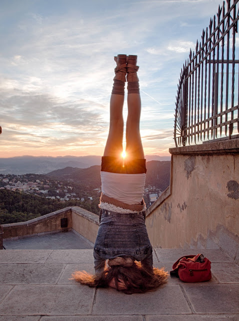 Tibidabo, sunset, Yoga pose, Yoga, Salamba Sirsasana, Stanie na głowie z podparciem, Ewa Jarlińska, Evik, evikowe-ch-file, Barcelona