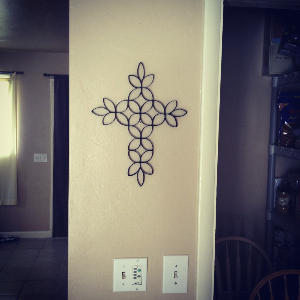 cooking-crafting-kids-diy-toilet-paper-roll-wall-art