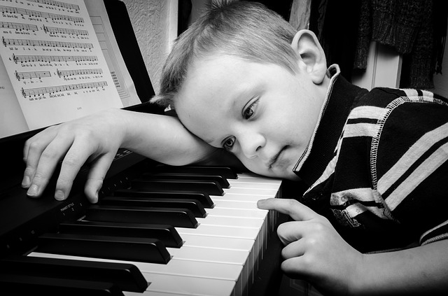 Anak Kecil Bermain Piano