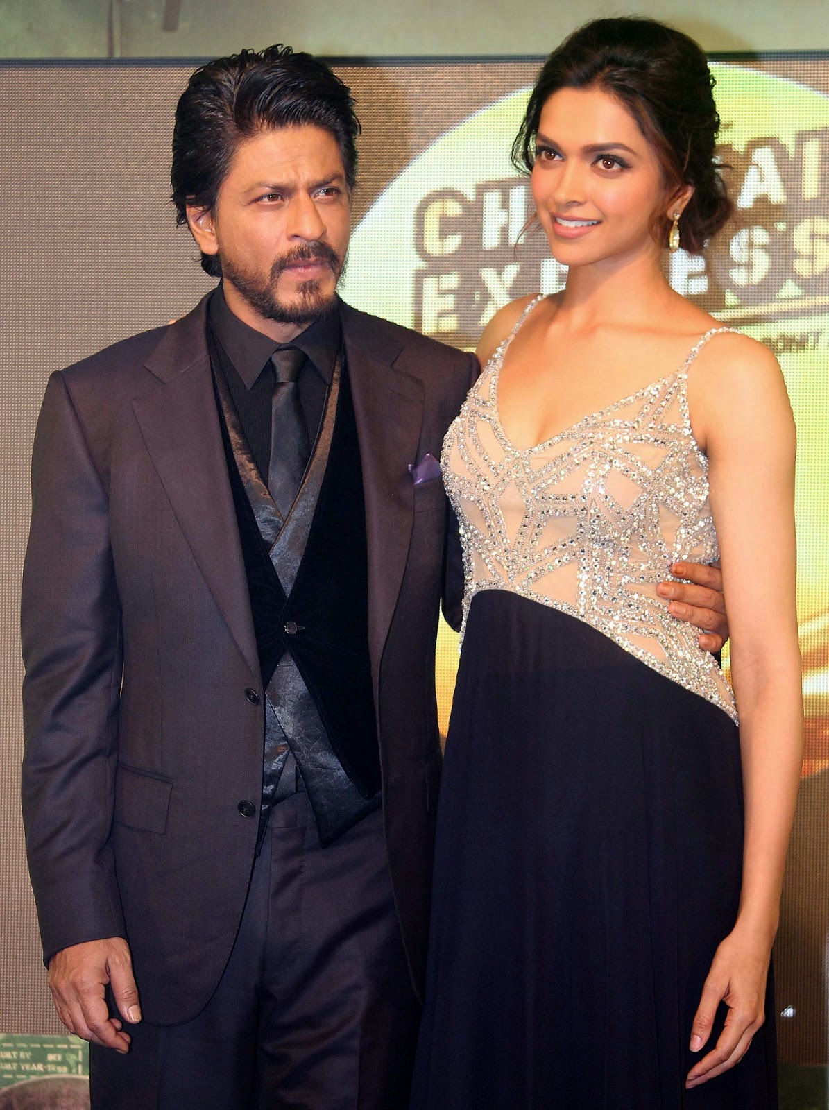 шахрукх кхан и дипика падуконе. шахрукх кхан и дипика падуконе. дипика падуконе и шахрукх кхан биллу. дипика падуконе шакуркх хан. шахрукх кхан и дипика падуконе 2022.