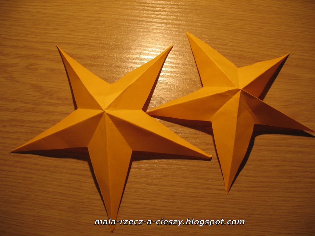 Jak zrobić papierową gwiazdkę origami jako ozdobę świątecznego stołu