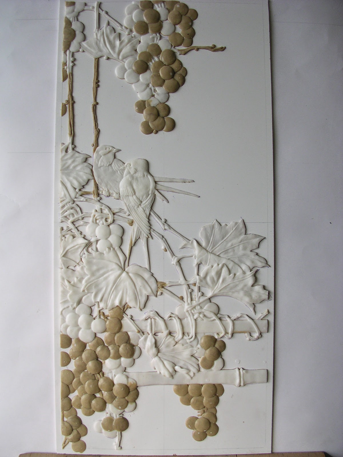 Виноградная лоза барельеф штукатуркой своими руками