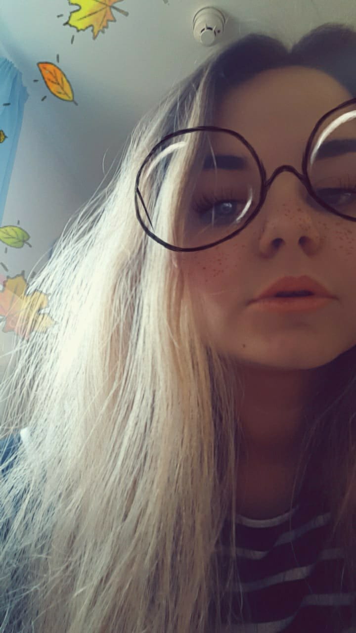 Izzy K Reviews Chats Top Tips To Maintain Blonde Hair