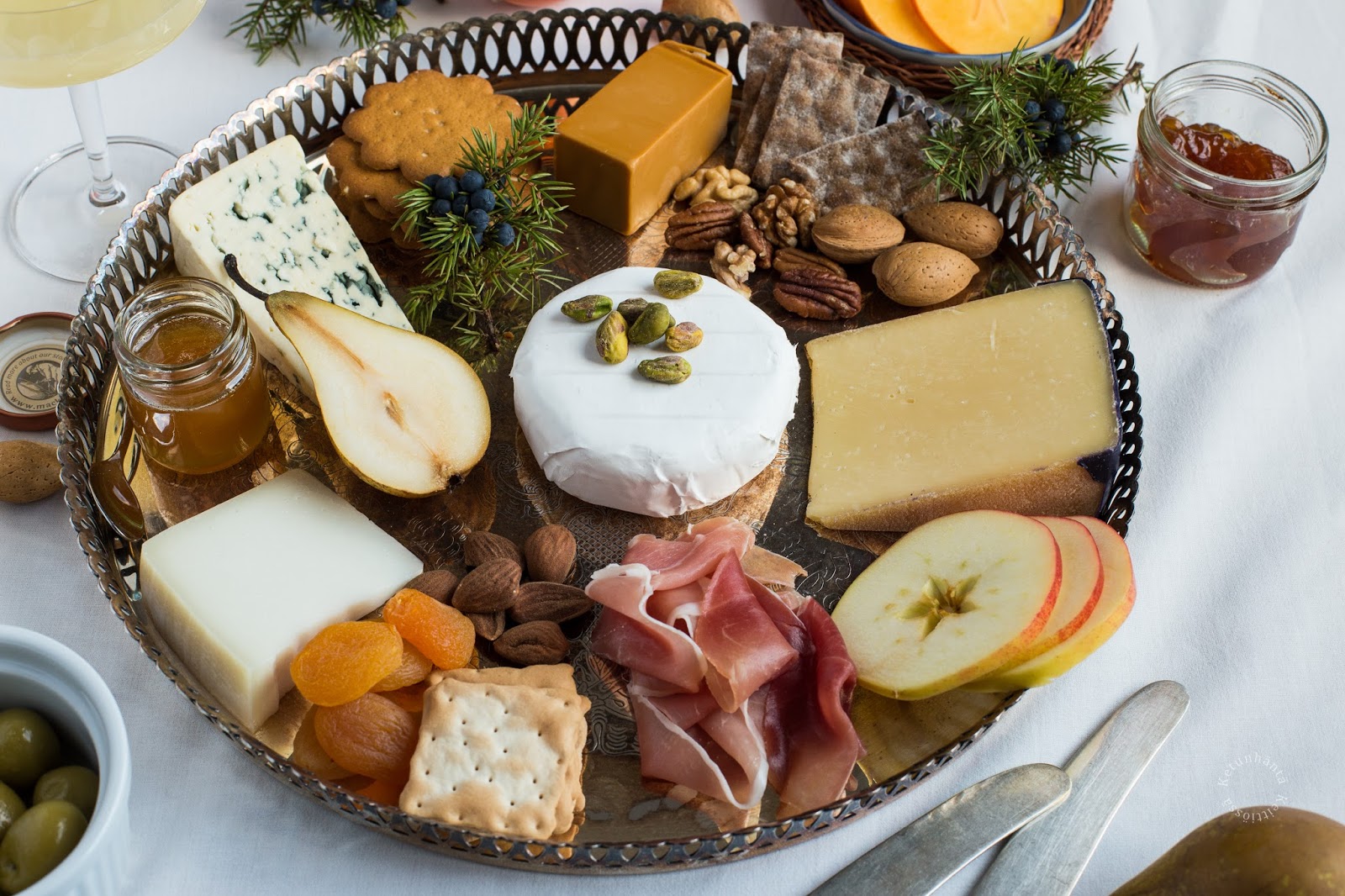 How To Arrange A Cheese Platter