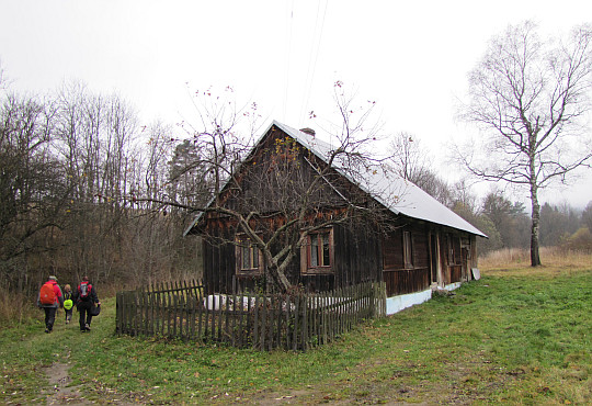 Drewniana chata w Wołowcu.
