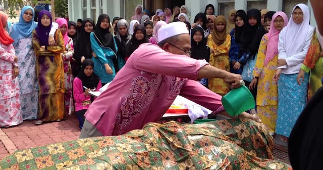 Doa Memandikan Jenazah Laki-laki dan Perempuan, Serta Tata Caranya yang Benar