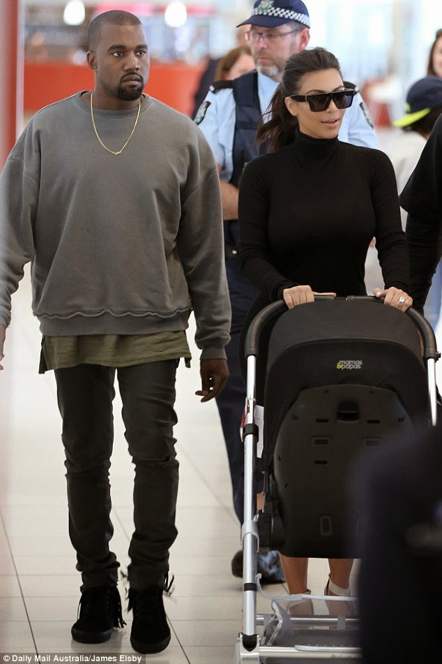 Australian fans invade Adelaide Airport to see Kim Kardashian&Kanye West