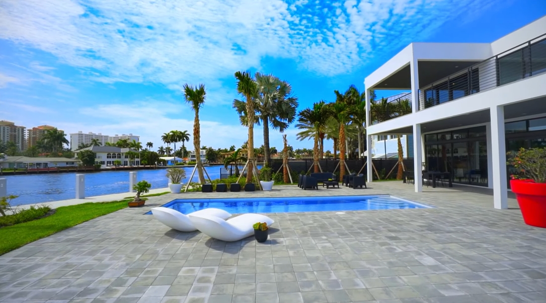 Tour 2900 NE 24th Ct, Fort Lauderdale, FL vs. 39 Interior Design Photos