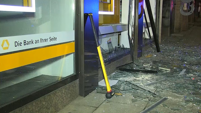 Nrw Aktuell Tv Essen Mit Dem Vorschlaghammer In Die Bank Anschliessende Detonation Sorgte Fur Hohen Sachschaden