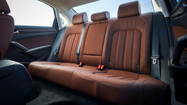 Comfortable back seats of 2020 Volkswagen Passat vw-passat-2020-backseats