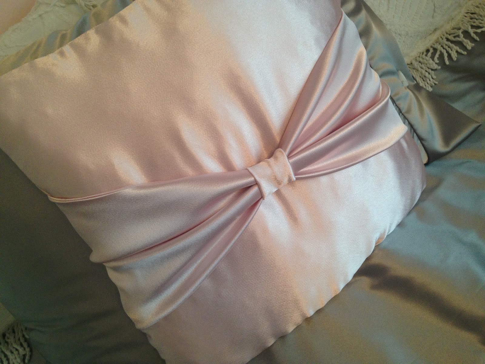 Amy's Creative Pursuits How To Make A Bow Pillow