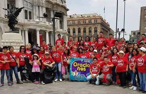 Jóvenes listos para evangelizar por las calles de México.