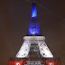 La Tour Eiffel le 16 novembre en bleu, blanc, rouge, lors de sa réouverture, avec la devise parisienne en latin