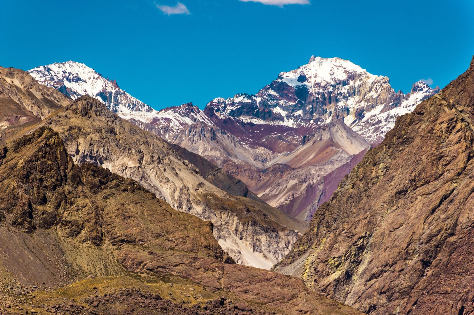 Ruta por el Cajón del Maipo hacia las cumbres de los Andes (Volcán San