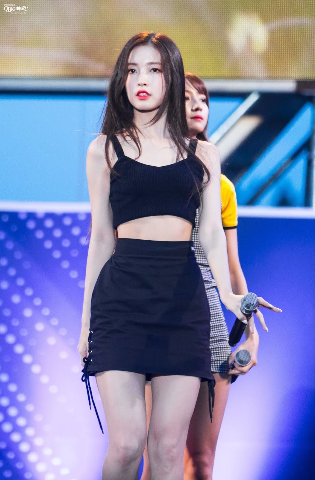 OH MY GIRL Arin show off her perfect figure - Sexy K-pop