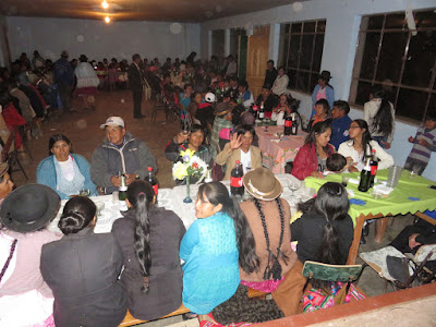 Der Festsaal gut besucht zur Abiturfeier in Esmoraca Bolivien