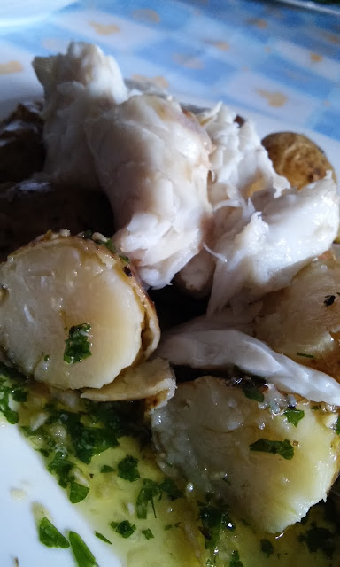 Lubina Con Patatas Especiadas Al Horno  
