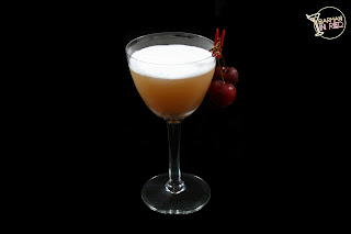 cocktails-barmaninred