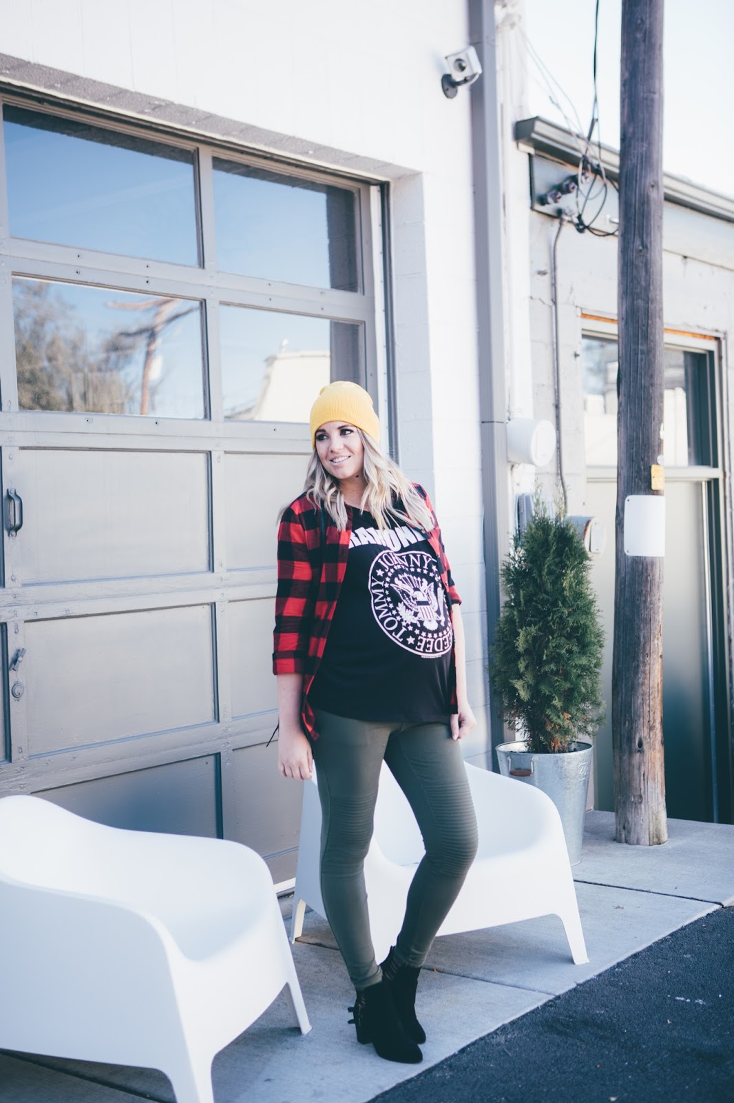Utah Fashion Blogger, Pregnant Outfit, Plaid Button Up