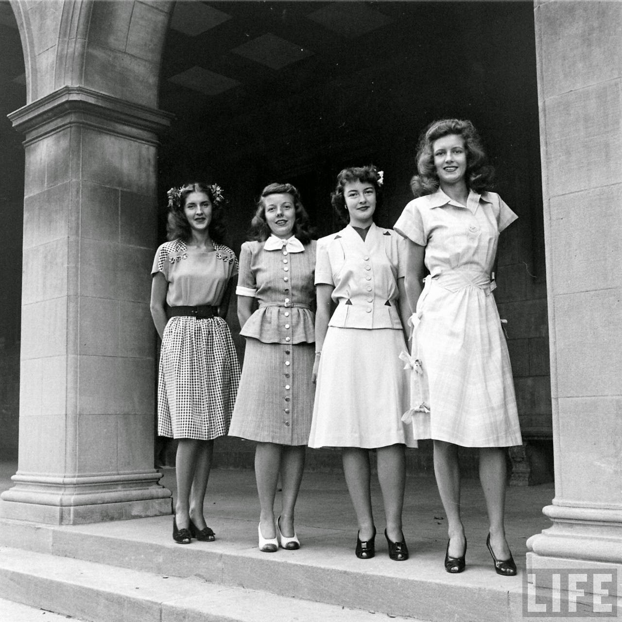 Fashion in Washington University in St. Louis in 1944 ~ vintage everyday