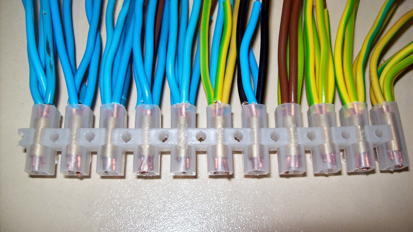 FORMACIÓN PROFESIONAL BÁSICA. Electricidad-Electrónica: TIRA DE ...
