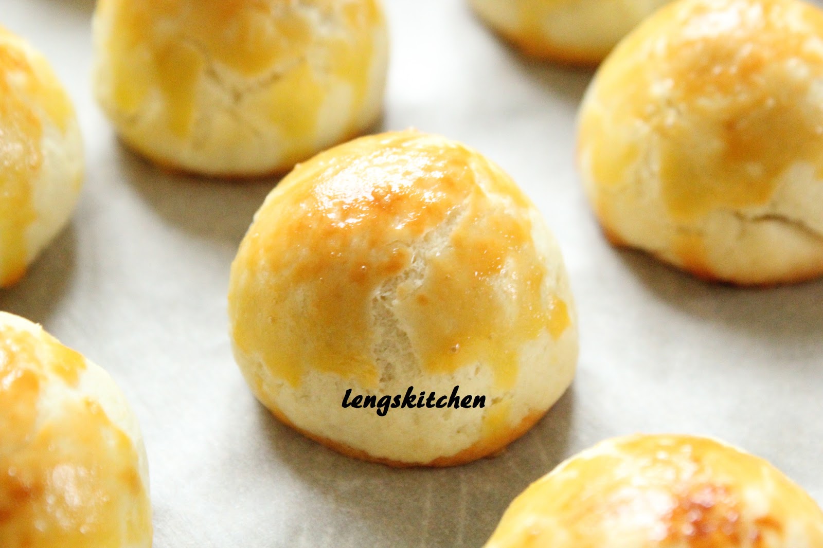 why do we eat pineapple tarts during chinese new year