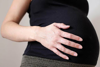 Una periodista de una web sobre embarazo, despedida por querer ser madre