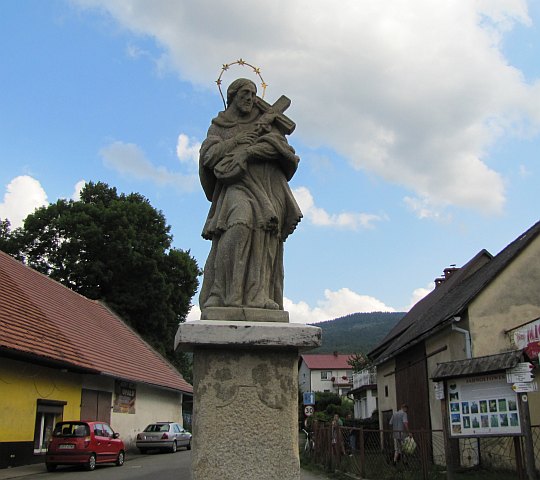 Figura św. Jana Nepomucena z przełomu XVIII i XIX wieku.
