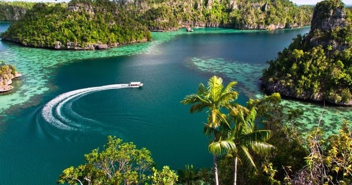 20 Tempat Wisata Terkenal di Papua Barat Alfabetis