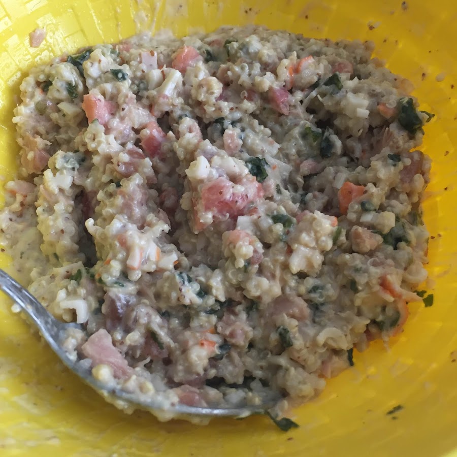 Tomates rellenos de ensaladilla de quinoa y atún