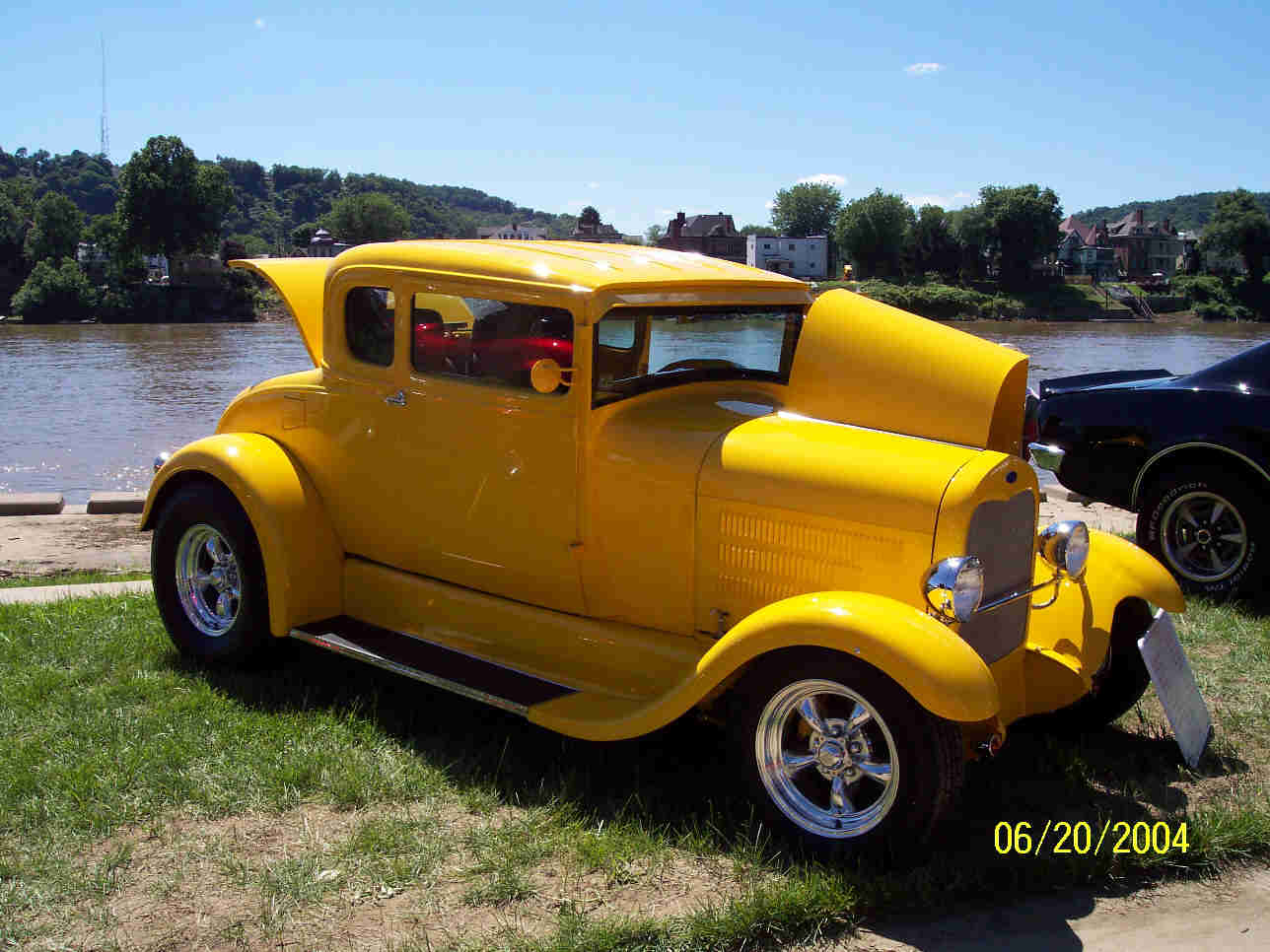 Yellow Car | Global Wallpapers