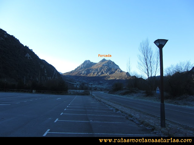 Area Buyera, picos Grandamiana y Plantón: Inicio en el parking del área