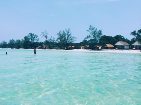 Bo 3 bai bien thien duong o Campuchia: Re, gan va dep lung linh - Anh 2