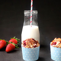  Muffins de maçã, morango e amêndoa