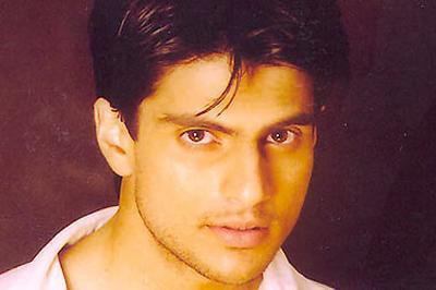 Dare to bare : Hot Indian TV Actors : Rahil Azam