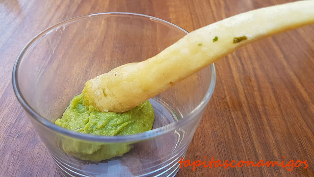 Trompeta de langostino con guacamole