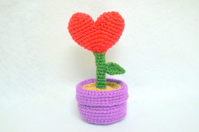 Amigurumi Crochet Heart plant