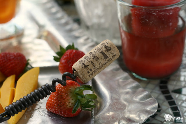 Easy Summer Celebrating Idea: Fruity Popsicles in Moscato
