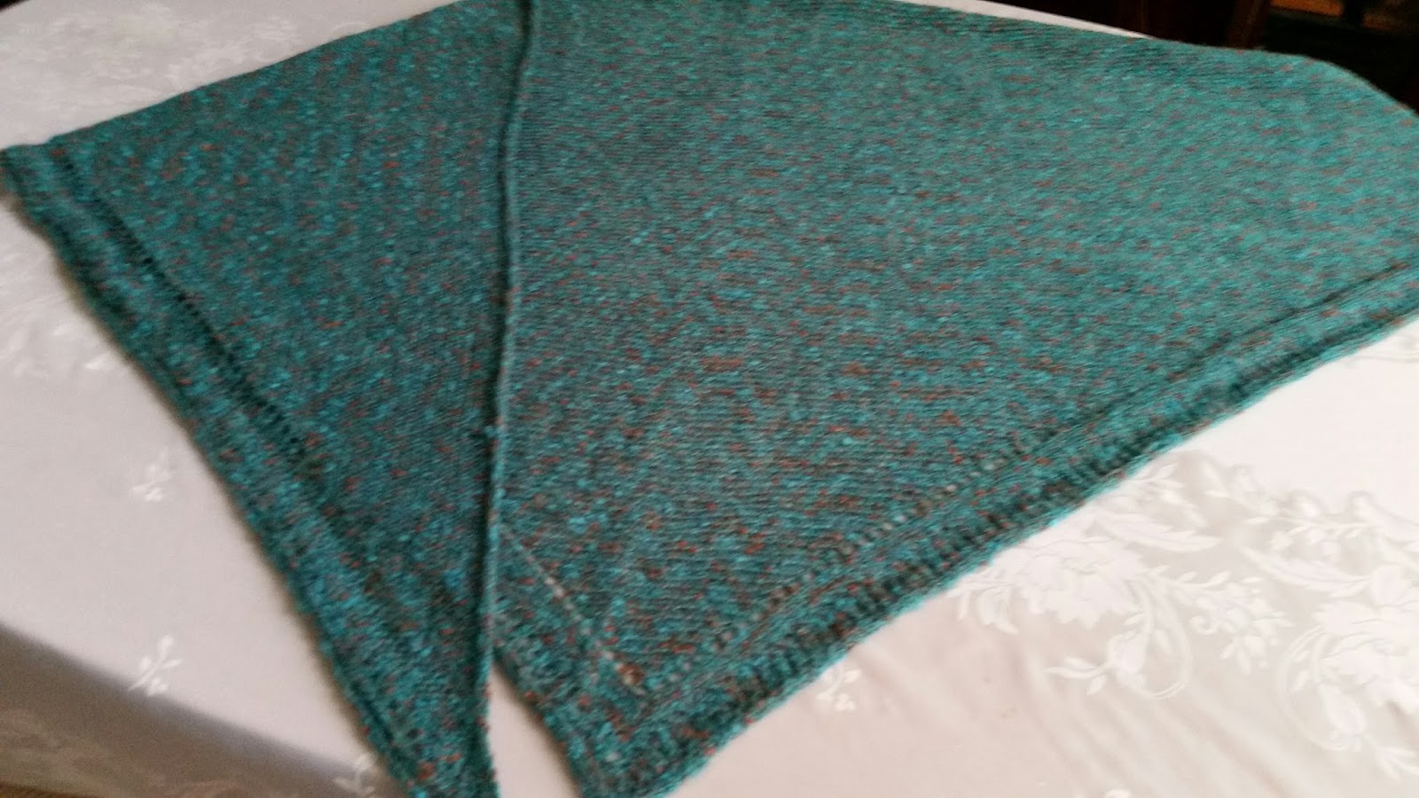Diana natters on... about machine knitting: Mid-Gauge Shawl Finished