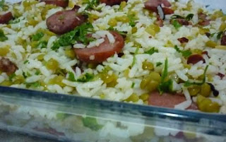 Foto do arroz com lentilha pronto para consumo