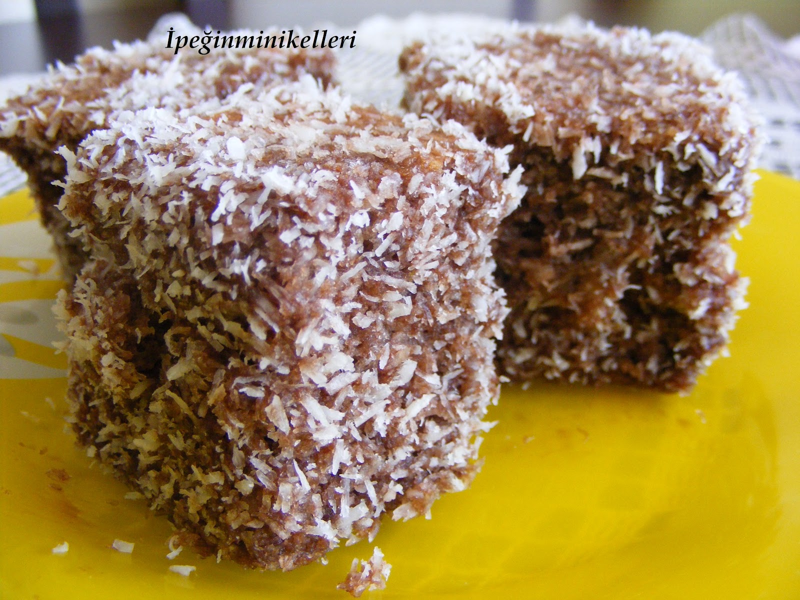 İpeğinminikelleri Sürprizli Küp Kek