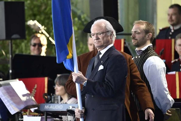 King Carl Gustaf, Queen Silvia, Crown Princess Victoria, Prince Daniel, Princess Estelle,  Prince Carl Philip, Princess Sofia, Princess Madeleine and Christopher O'Neill