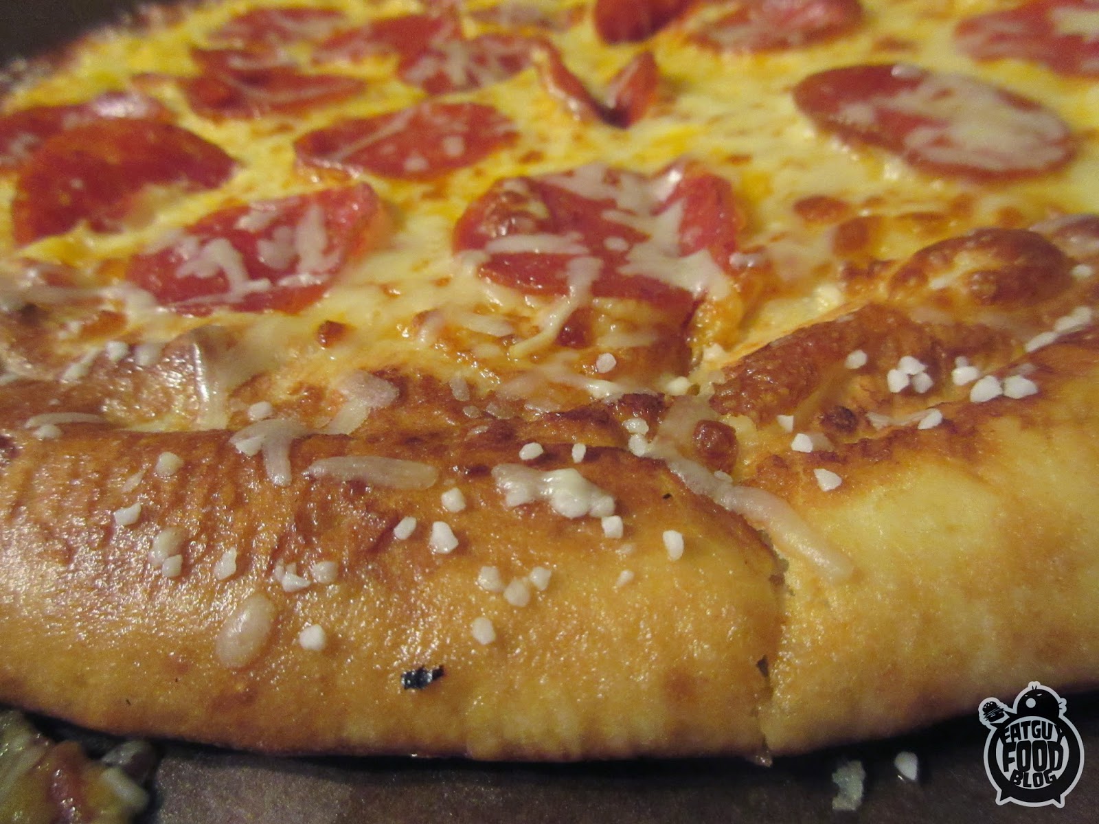 FATGUYFOODBLOG: Little Caesars Soft Pretzel Crust Pizza1600 x 1200